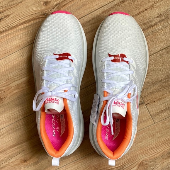 ‼️Last 1‼️Skechers Women's Max Cushioning Arch Fit Walking Sneakers - Picture 11 of 15